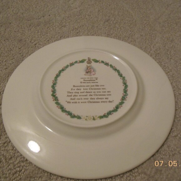 VINTAGE Royal Doulton BUNNYKINS 8" Plate Merry Christmas England UK Bone China - Picture 3 of 3